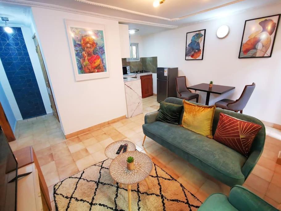 Ninja House Studio Chic Le Turquois Dore Yaoundé Eksteriør billede