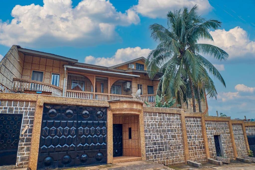 Ninja House Studio Chic Le Turquois Dore Yaoundé Eksteriør billede