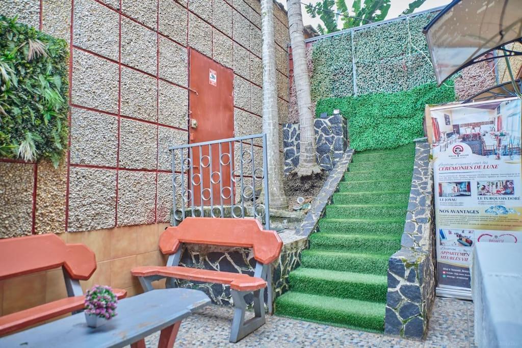 Ninja House Studio Chic Le Turquois Dore Yaoundé Eksteriør billede